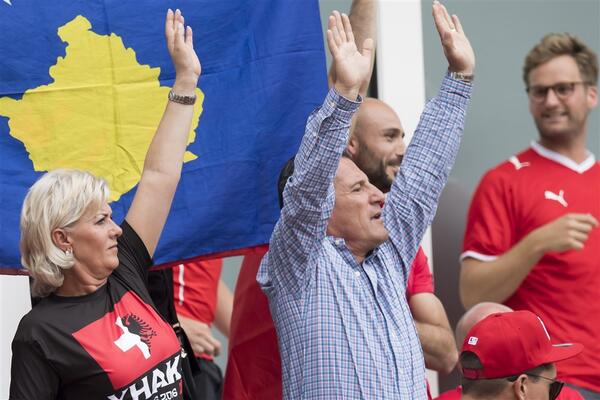 NE POZNAJETE VI NAŠU PORODICU, ODGOVARAĆETE: Džakin otac uputio žestoke pretnje!