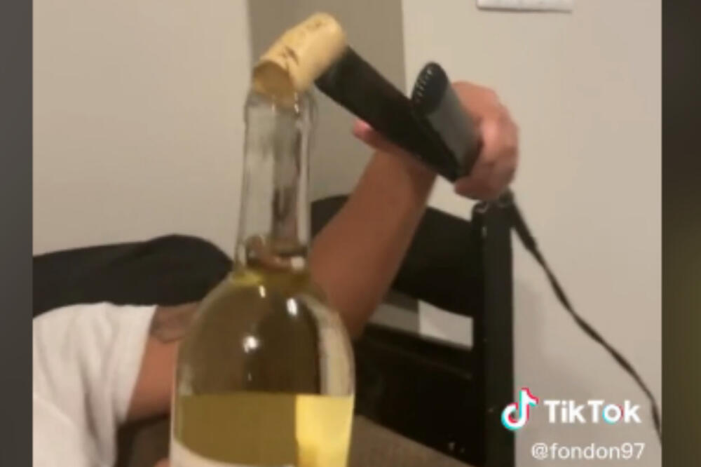 POGLEDAJTE ŠTA PEGLA ZA KOSU RADI FLAŠI: Zinućete od ŠOKA, ovaj snimak je OBIŠAO PLANETU (VIDEO)