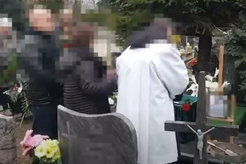 SVEŠTENIK NAPRAVIO SKANDAL TOKOM SAHRANE! Došao PIJAN KO LETVA, a ono što je usledilo će vas DOKOSURITI (VIDEO)