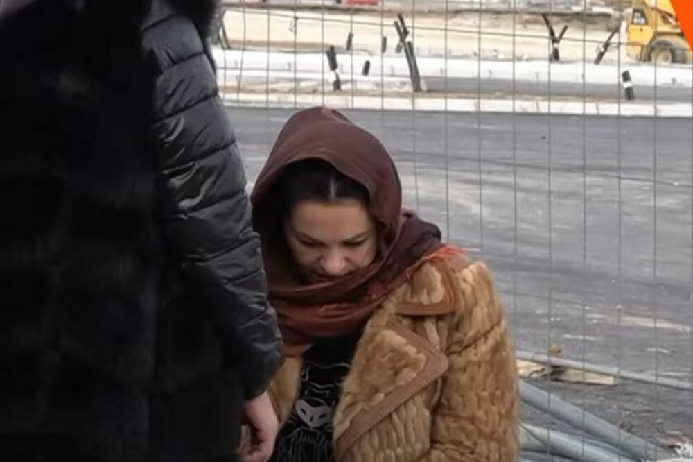 JANA TODOROVIĆ SE SRUŠILA NA AERODROMU U BEOGRADU: Pevačici pozlilo posle leta FOTO