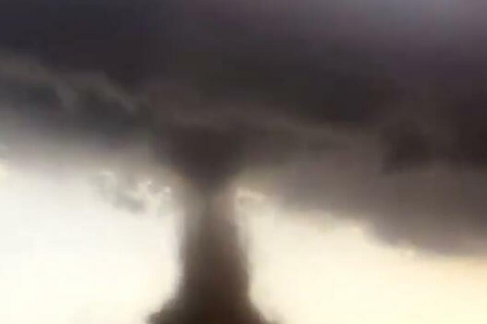 TORNADO POGODIO KATAR! Crni oblaci nad stadionom gde će se sastati dve velesile u četvrtfinalu (VIDEO)