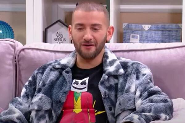 PEVAČ FRAPIRAO GLEDAOCE I VODITELJKU U PROGRAMU: Ljudi nisu mogli da veruju, niko nije provalio NA PRVU