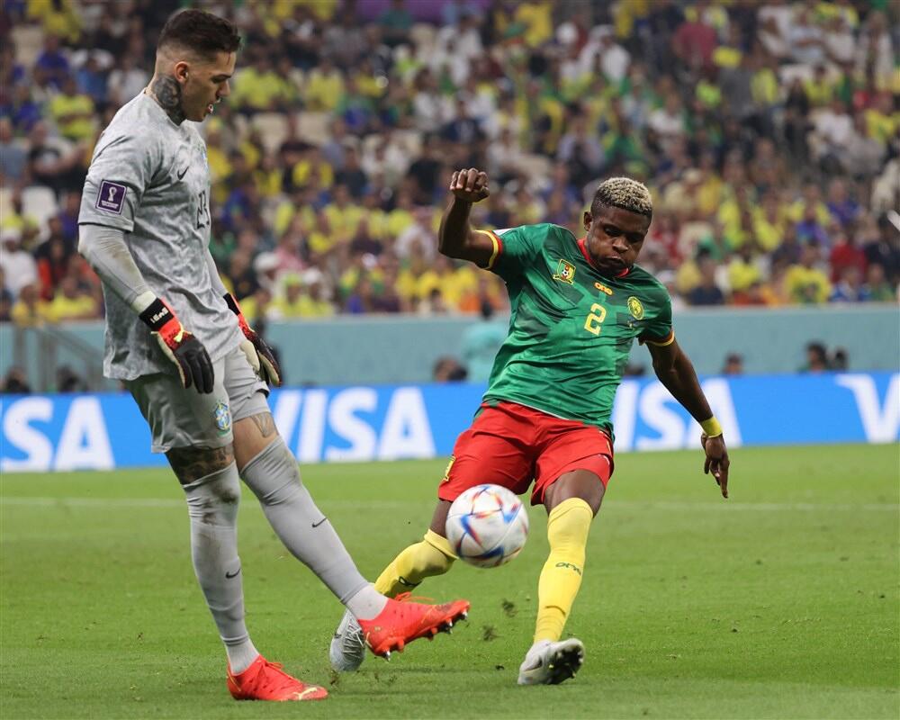Žerom Ngom Mbekeli napada golmana Brazila, Edersona