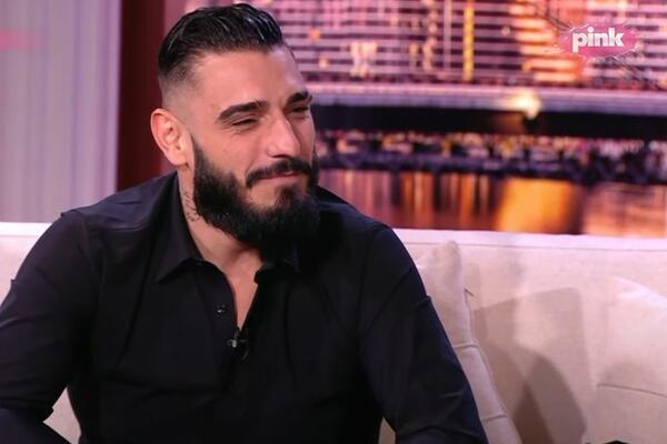 DARKO LAZIĆ OSTAO U NEVERICI KADA JE OVO VIDEO: Pogledajte kakav poklon je DOBIO, MALO KO MOŽE ISTI DA IMA