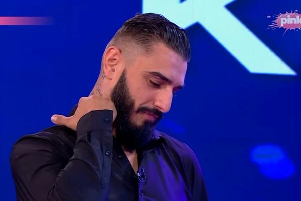 DARKO LAZIĆ PONOVO VOZI BEZ VOZAČKE DOZVOLE! Isplivao snimak na kojem pevač DIVLJA PO PUTU