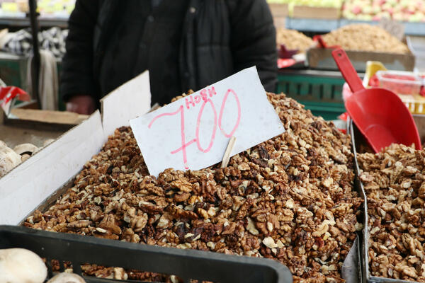 OVE NAMIRNICE MOŽETE DA JEDETE KASNO UVEČE: Ako ste često GLADNI posle 20h, one vas uopšte NEĆE UGOJITI