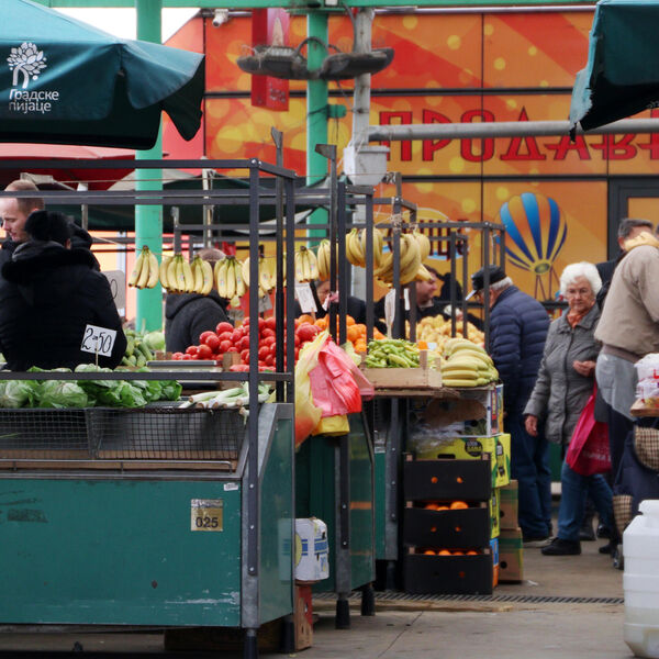 "Ispalo mi 2.000 dinara na pijaci, a onda..." Žena ostala van sebe nakon poteza prodavca - svi pričaju o tome