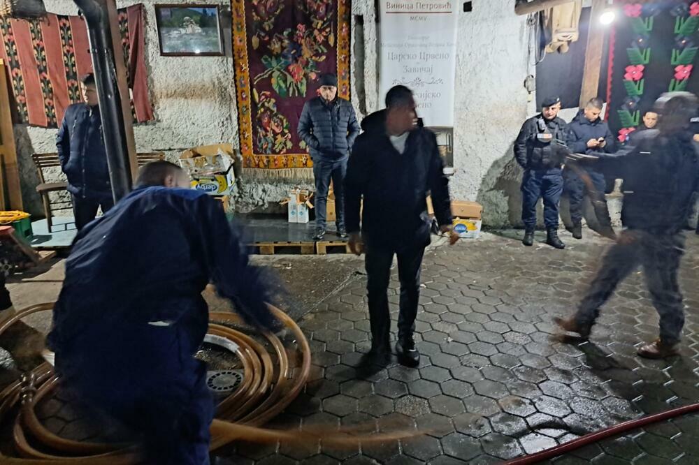 POLICIJA ZAPLENILA SVO VINO PORODICE PETROVIĆ: Završena DVODNEVNA DRAMA u Velikoj Hoči (VIDEO)