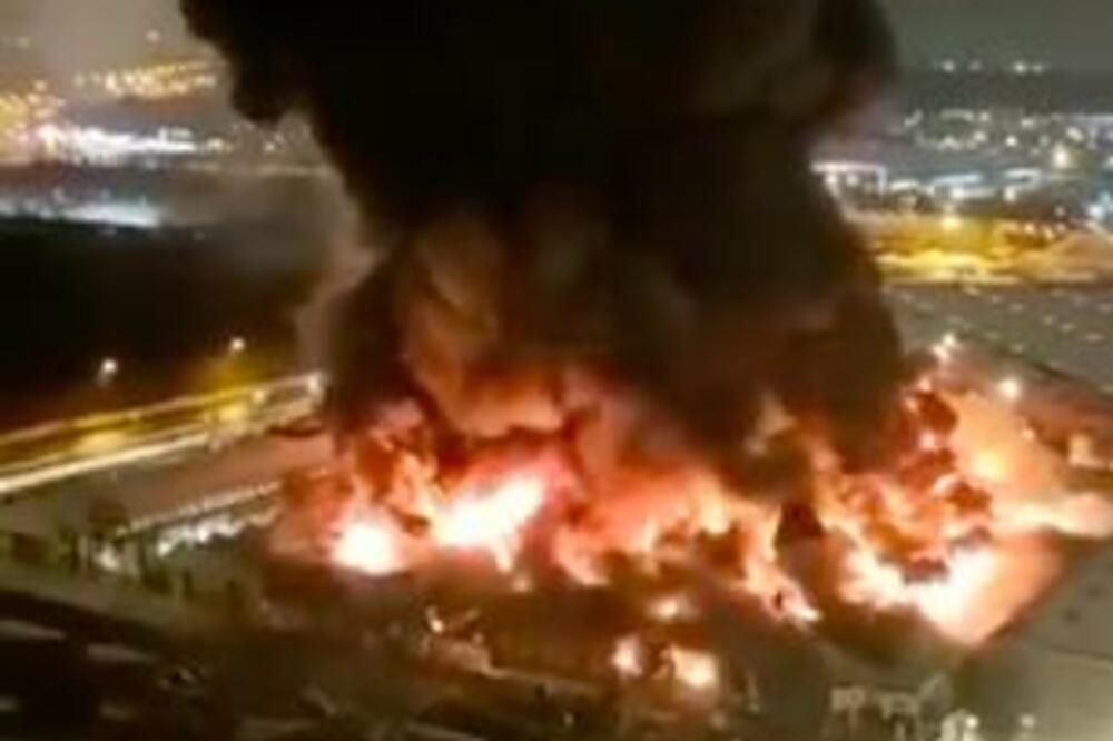 VATRA U MOSKVI PROGUTALA JEDAN OD NAJVEĆIH TRŽNIH CENTRA U EVROPI: Ima i MRTVIH, BUKTI PLAMEN! (VIDEO)