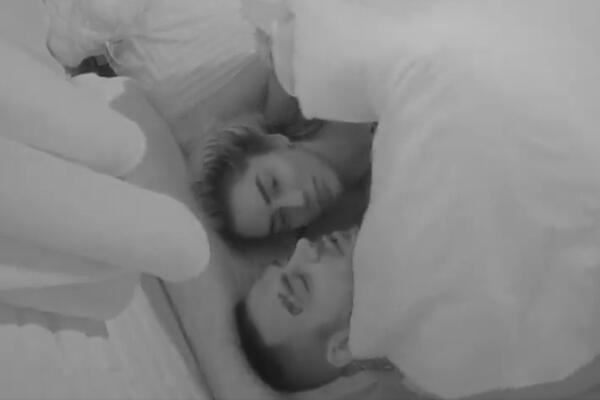 JUTARNJE RAZGIBAVANJE KOJE NIJE ZA MALOLETNE: Aleks i Car nemaju KOČNICU, zatresli celu sobu dok kamera SVE SNIMA