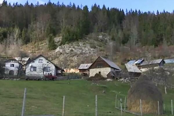 RAŠKO JE PRAVI GORŠTAK SA TARE: Živi u mestu sa 12 meštana, evo kako PREZIME svaku ZIMU! (FOTO)