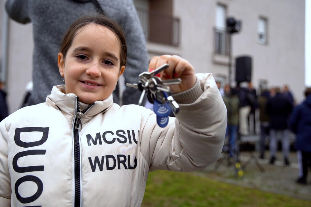 REŠENO STAMBENO PITANJE 44 IZBEGLIČKIH PORODICA: Danas svečano uručeni ključevi stanova u Subotici!