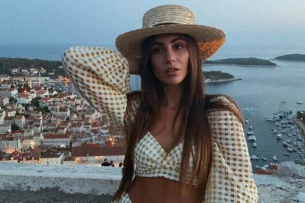 HRVATSKA MEGAN MARKL JE ZA SVE KRIVA: Ova lepotica je ZAČARALA golmana "vatrenih", a on mrežu na SP! (FOTO)