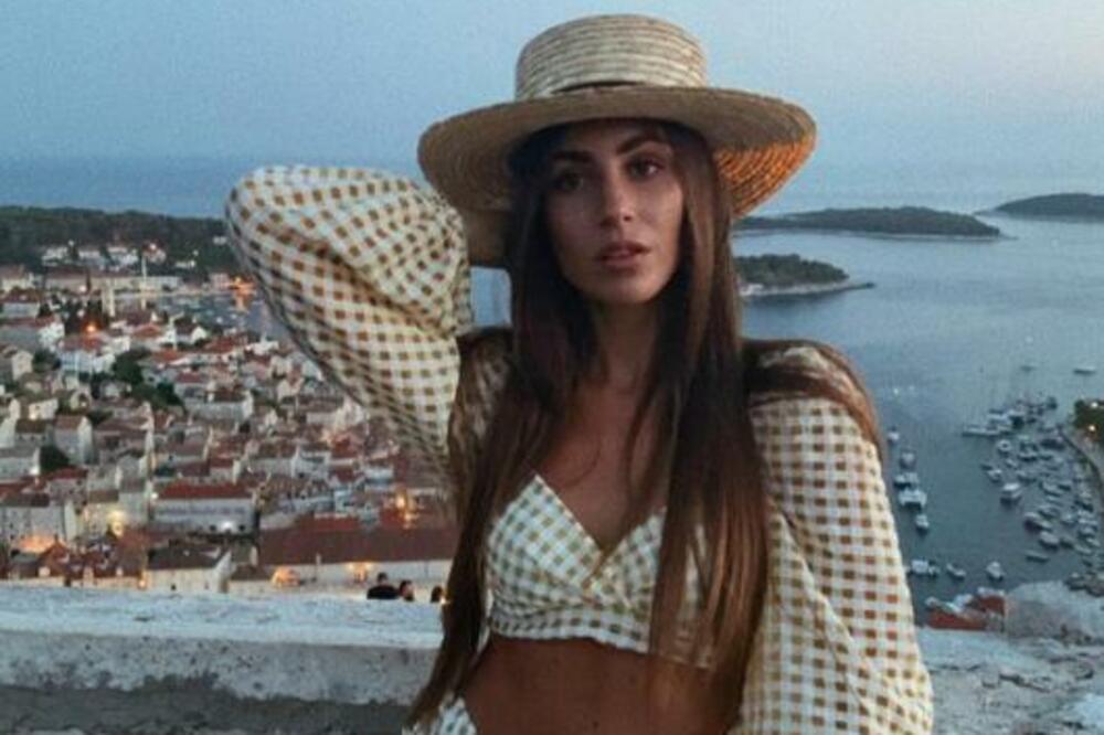 HRVATSKA MEGAN MARKL JE ZA SVE KRIVA: Ova lepotica je ZAČARALA golmana "vatrenih", a on mrežu na SP! (FOTO)