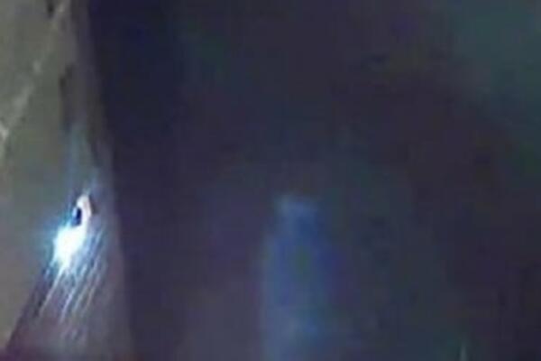 PRIZOR ISPRED KUĆE GA JE SKAMENIO OD STRAHA: Spremao se za krevet, a onda se SABLASNUO (FOTO)