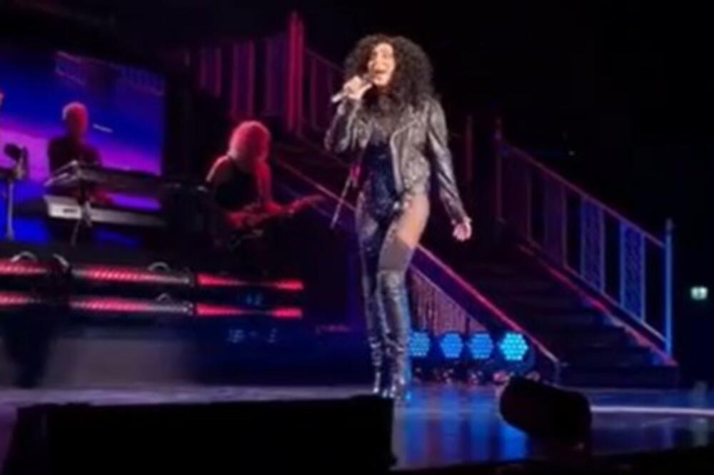 MAJKA POZNATE PEVAČICE VIŠE NIJE ŽIVA: Tragično obaveštenje POTVRDILO da je sve ISTINA