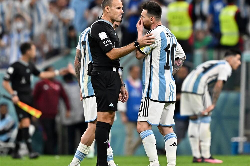 SUDIJA MU OPROSTIO ŽUTI, MESI GA ISPROZIVAO I POSLAO KUĆI: Španac završio Svetsko prvenstvo!