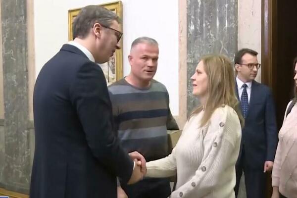 PREDSEDNIK S PETROVIĆIMA IZ VELIKE HOČE: Koliko je vama bilo teško, nama je bilo još teže zbog nemoći!