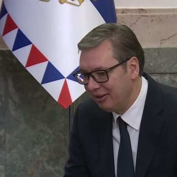 Vučić ne može da stigne do Rusije: Avion predsednika Srbije zaustavljen zbog borbenih dejstava, sleteo je u Baku!