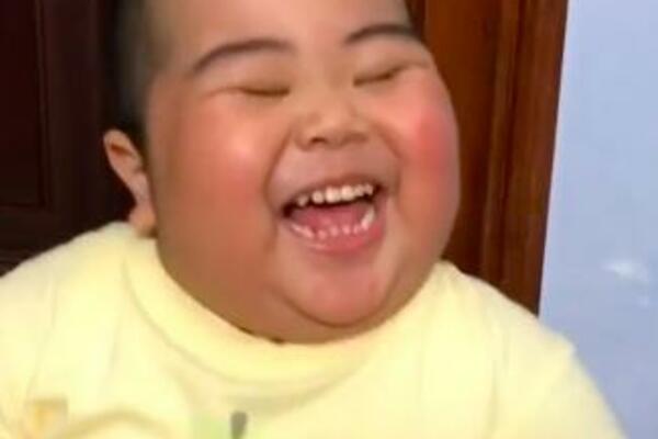 SMEH OVE BEBE ZAPALIO DRUŠTVENE MREŽE: Svi se iznenade kada čuju kako zvuči, POSLUŠAJTE I VI (VIDEO)