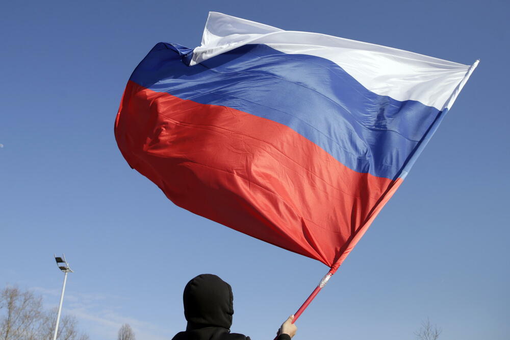 POLJSKI DEMONSTRANTI SE OBRAČUNALI SA RUSKIM AMBASADOROM: Kad čujete ŠTA su mu ostavili ispred kuće BIĆE VAM MUKA