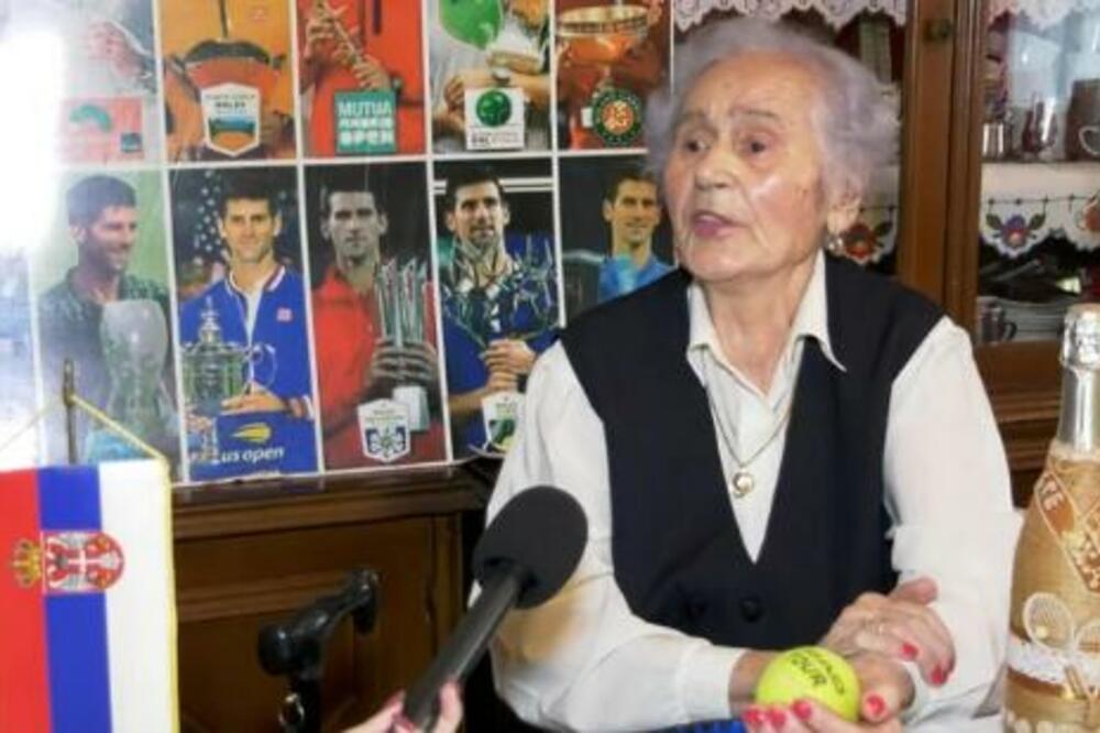 BAKA PETRA (82) ZBOG NOVAKOVOG MEČA DOŽIVELA INFARKT: Zabranjeno joj da gleda tenis, a Đokoviću je poručila OVO!
