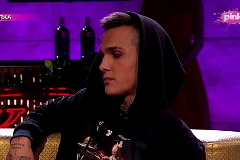 Bivša devojka našeg čuvenog pevača bila trudna sa drugim, dok je bila sa njim: Kad je saznao...