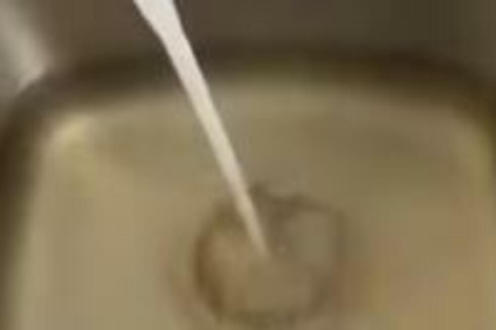 OTPUŠITE SUDOPERU BEZ ŠTETNIH HEMIKALIJA: Potrebne su vam samo 2 STVARI, zaboravite vodoinstalatera