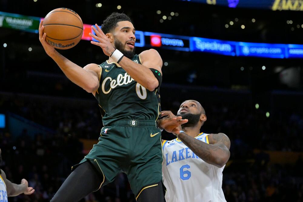 MILVOKI RAZBIO ŠAMPIONA, SELTIKSI I LEJKERSI KAO NEKAD: Tejtum jači od Džejmsa i Dejvisa, Finiks u kanalu! (VIDEO)