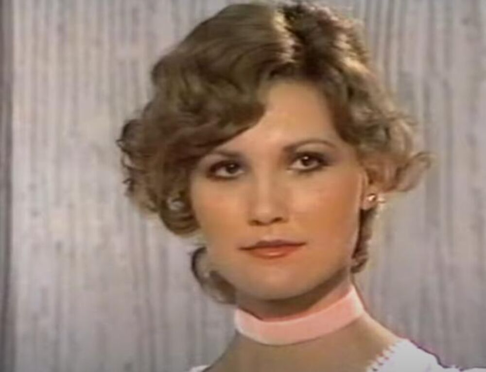 Vera Cvetinović Titu je pevala trideset puta, a on je često po nju slao vozača i luksuzni auto kako bi njegove zabave upravo ona uveličala pesmom