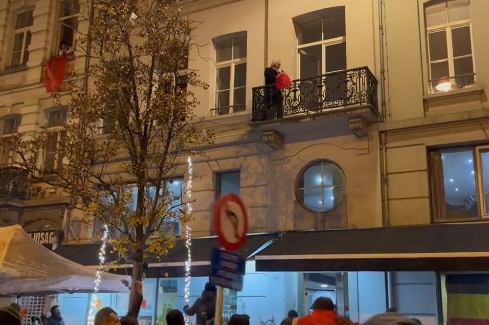"SKIDAJ ZASTAVU"! Scene za NEVERICU iz Francuske i Belgije zbog sukoba navijača (VIDEO/FOTO)