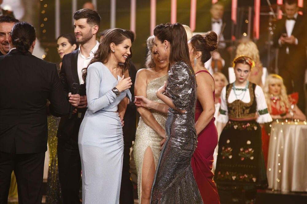 OVAKVE VODITELJKE IMA SAMO RTS! Pokazale GOLE BATAKE i oduvale sve GLAMUROZNIM IZGLEDOM, ne zna se koja je BOLJA