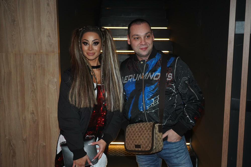 KAŽU DA JE DARKO OŽENIO NAJJAČU MAČKU! On je veliki SREĆNIK pored ovakve supruge, MUŠKARCI SANJAJU OVAKVE