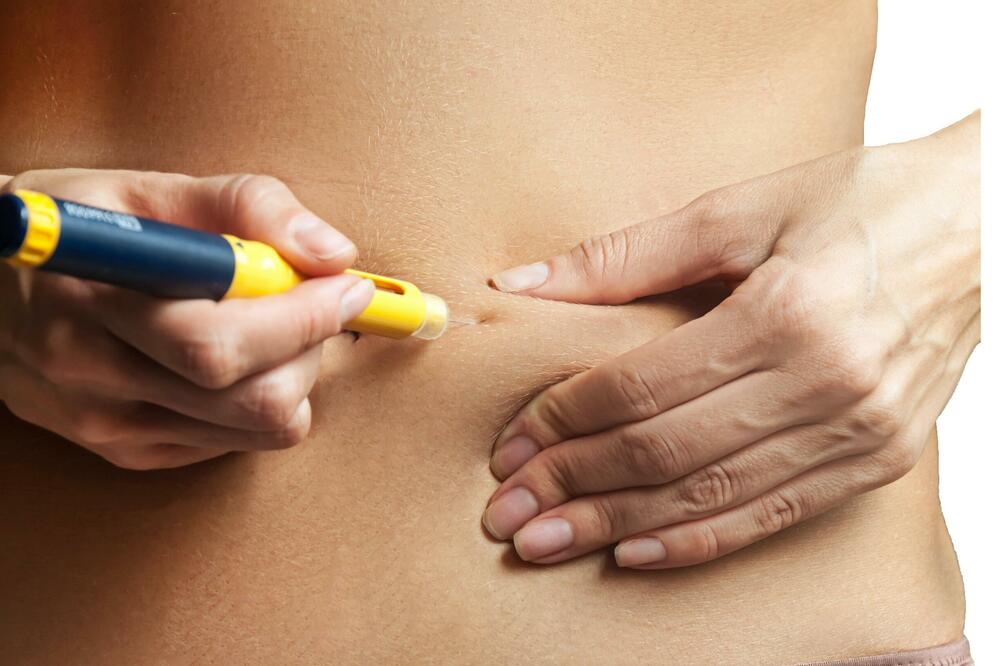 OVAJ DETALJ NA ŽENSKOM STOMAKU OTKRIVA DA LI JE DEVICA: Muškarac izneo ŠOKANTNE TVRDNJE, da li je MOGUĆE?