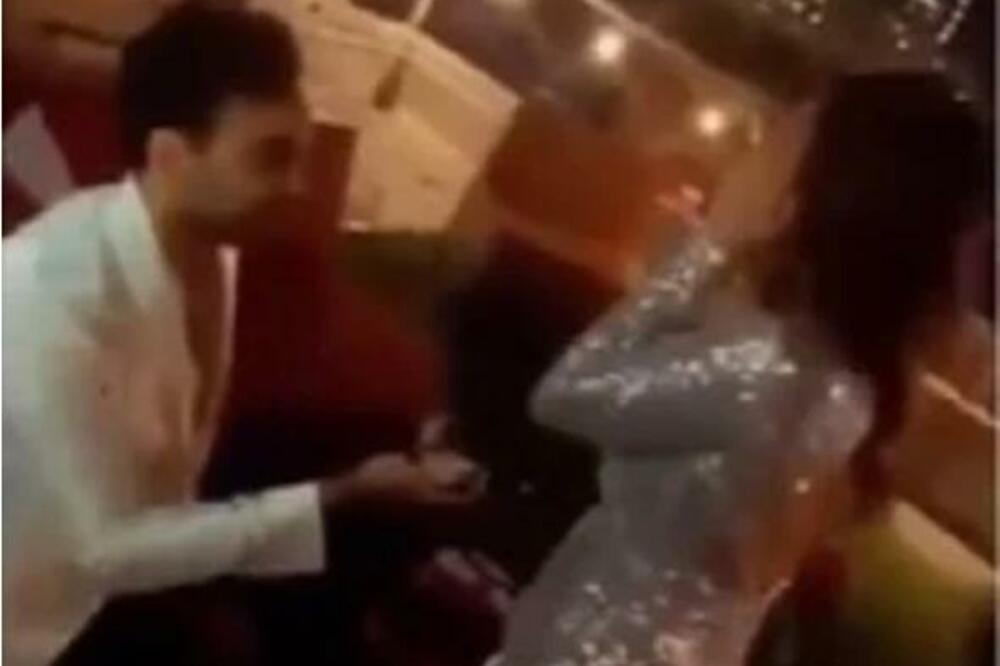 "DRUŽE, BEŽI" Momak zaprosio devojku, a ona uradila nešto krajnje BEZOBRAZNO, žešće je napljuvali! (VIDEO)