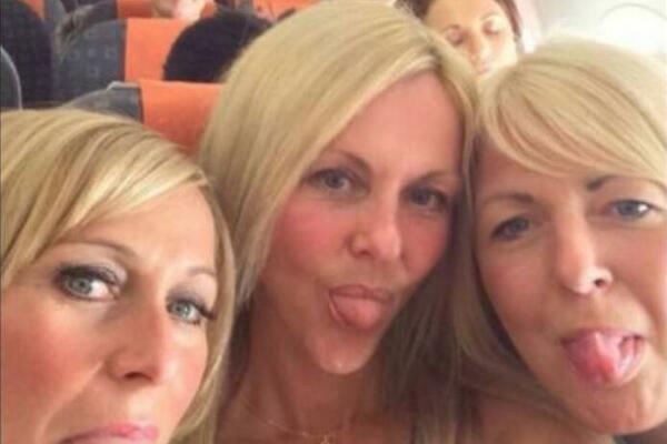 SLIKALE SU SE U AVIONU, A NISU NI SLUTILE 1 STVAR: Kada su pogledale FOTOGRAFIJU ostale su ZAKUCANE (FOTO)