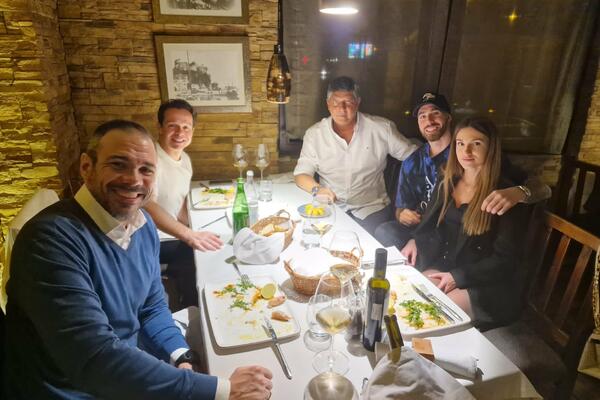 KAMPACOV AGENT SE OGLASIO: Na večeri bio i Luka Vildosa! (FOTO)