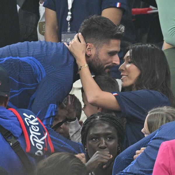 LJUBAVNICA GA SLIKALA U DONJEM VEŠU, ŽENA MU OPROSTILA PREVARU KOJU JE VIDEO CEO SVET: I danas je uz njega! (FOTO)