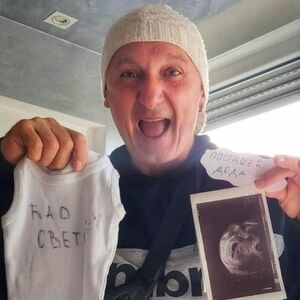 UNUK MIKIJA MEĆAVE JE GODINU DANA STARIJI OD SVOJE TETKE: Pevač je POSTAO OTAC U 64. godini, a DEDA PRE 12 MESECI!