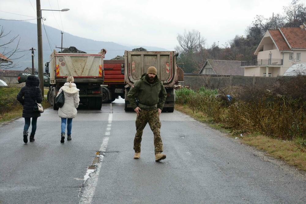 ČULA SE RAFALNA PALJBA U ZUBINOM POTOKU: General Mojsilović se uputio u Rašku