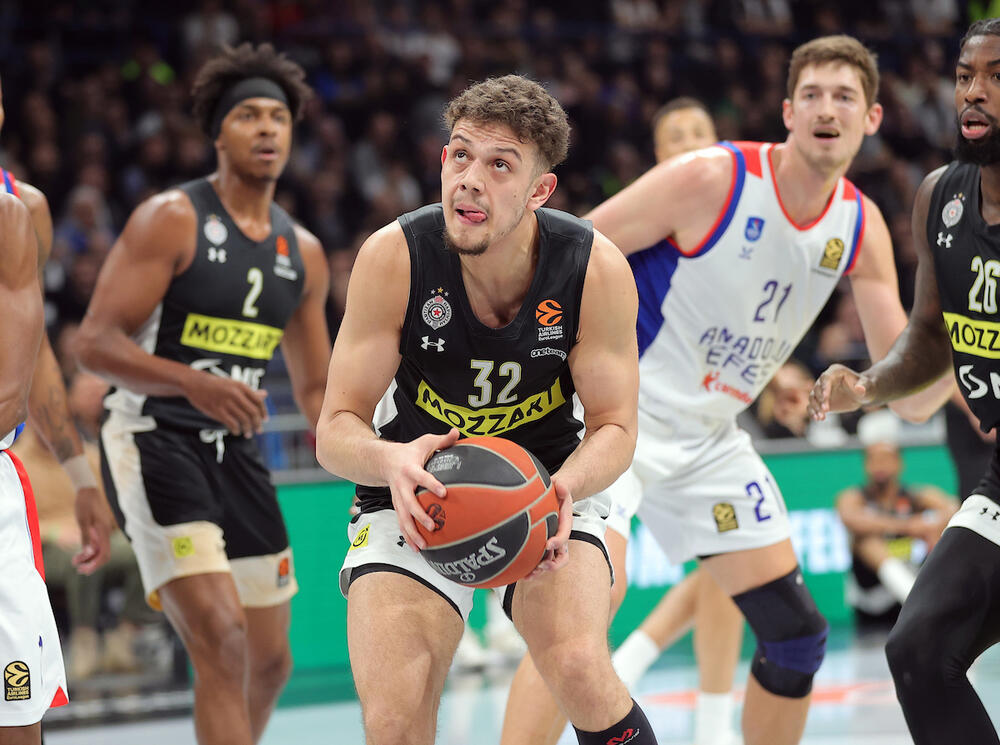 Uroš Trifunović na utakmici Partizana i Efesa