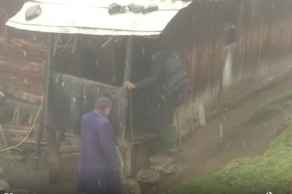 "STRAHUJEM OD TEŠKOG SNEGA, DA NAS NE ZATRPA": Evo kako žive Bradići na Pešterskoj visoravni (FOTO)