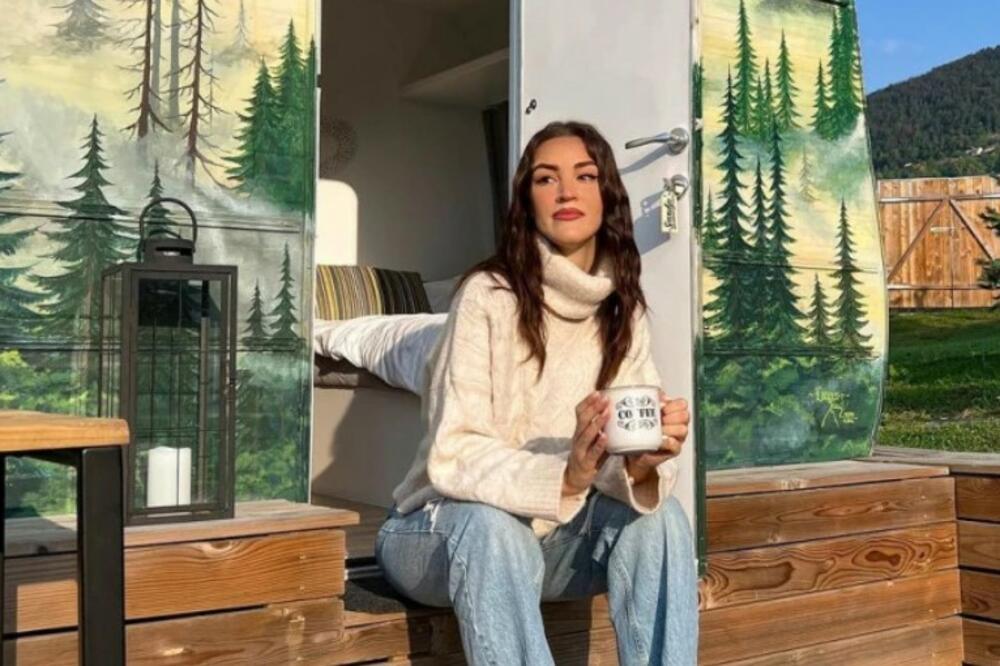 SRPSKA STJUARDESA ISPRIČALA KAKO IZGLEDA POROĐAJ U AVIONU: Evo šta osoblje PRVO RADI!