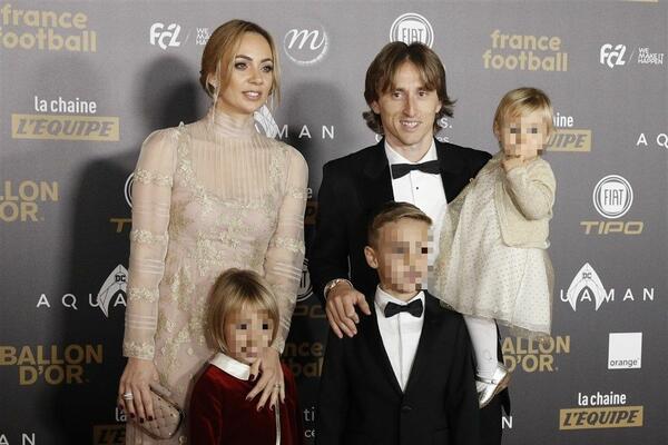 LUKA MODRIĆ JE OŽENIO VELIKU MOĆNICU: Nije obična ŽENA FUDBALERA već ŽENA iz SENKE koja sve UPRAVLJA