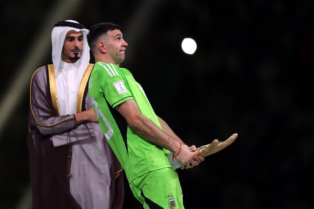 OGLASIO SE SKANDAL MAJSTOR! Izblamirao se na dodeli trofeja, a sada pominje porodicu - može li bizarnije