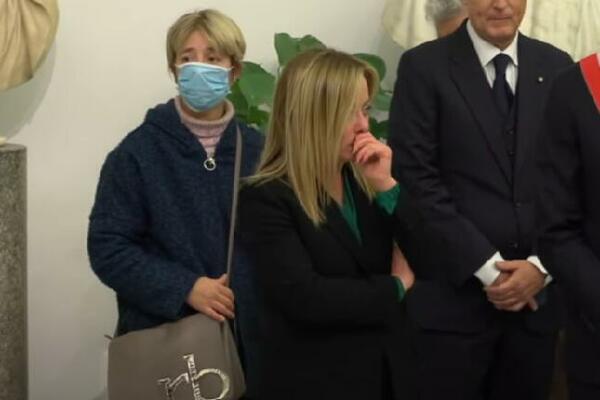 "SA NJIM SMO SE BORILI, POBEDILI...": Đorđa Meloni se POTRESNIM REČIMA oprostila od Berluskonija