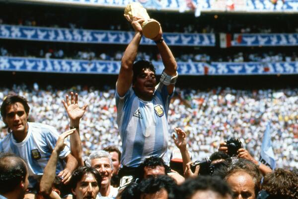 "JA SAM IGRAČ KOJI JE DAO LJUDIMA SREĆU, TO ME ISPUNJAVA I DOSTA MI JE..." Na današnji dan rođen Dijego Maradona!