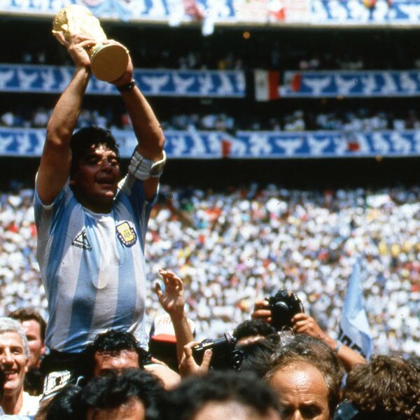 "JA SAM IGRAČ KOJI JE DAO LJUDIMA SREĆU, TO ME ISPUNJAVA I DOSTA MI JE..." Na današnji dan rođen Dijego Maradona!