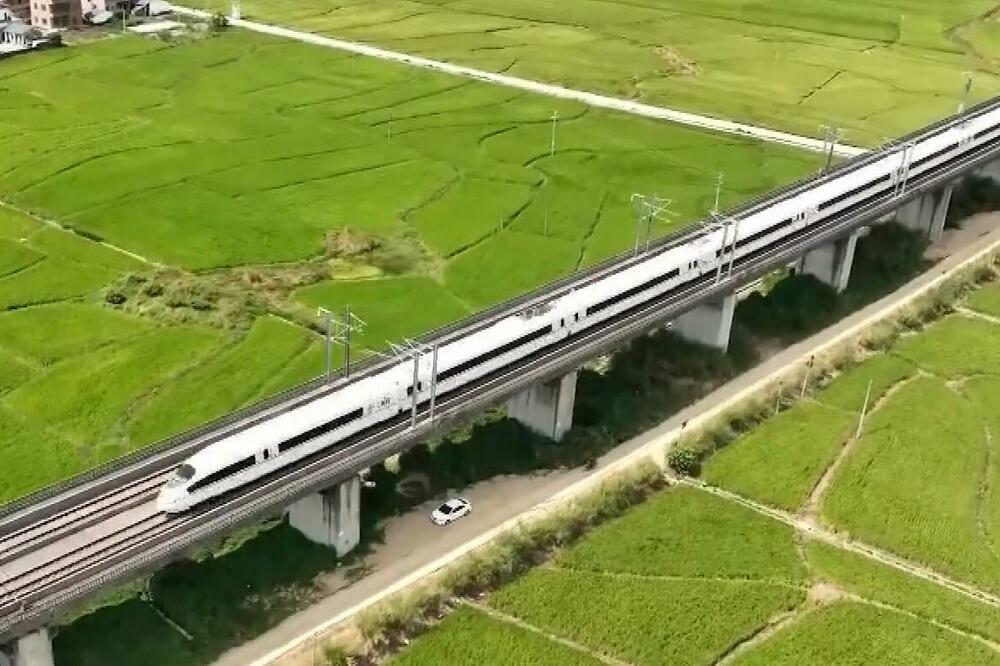 Kineska turistička industrija se ubrzano oporavlja! Raste broj putnika na železnici VIDEO