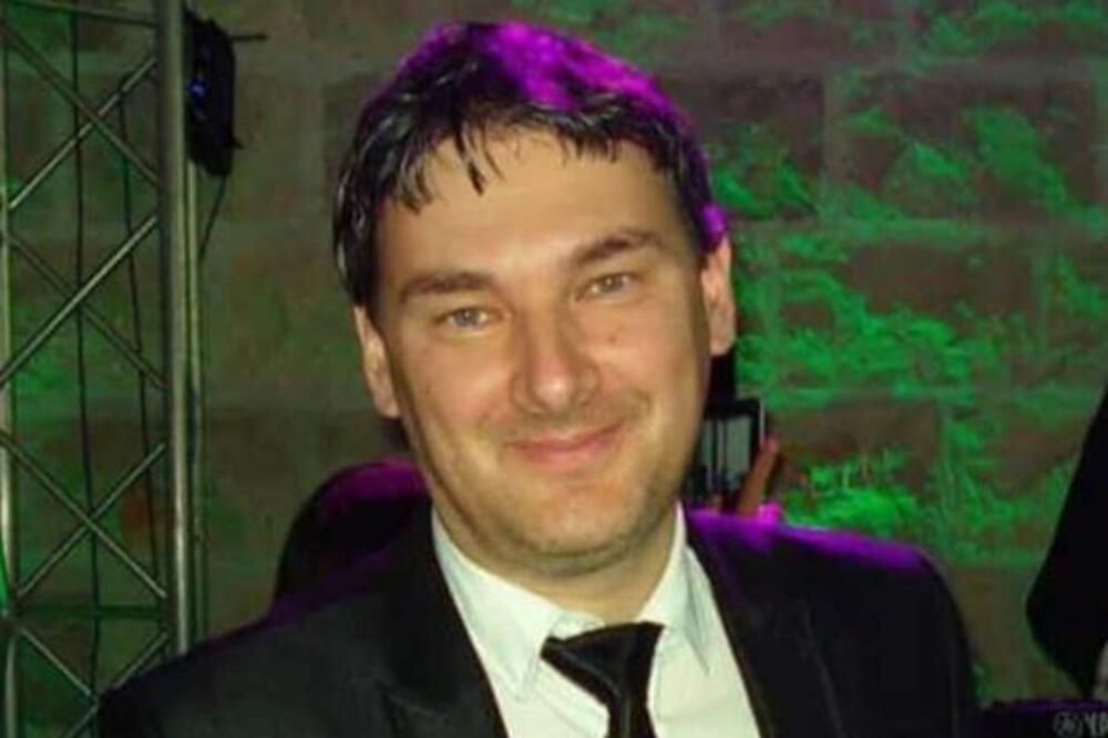 MORBIDNO! NAŠ PEVAČ ZAPEVAO NAD KOVČEGOM, davali mu čak i BAKŠIŠ: Odmah se i on OGLASIO